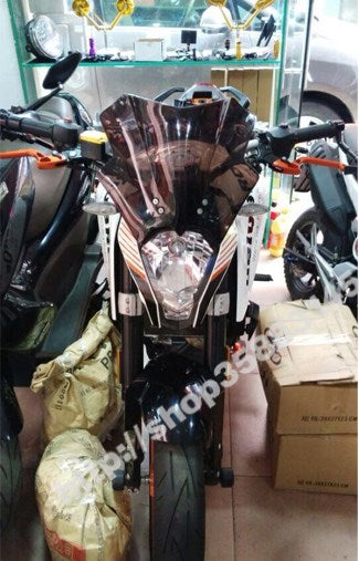Pare-brise noir pour motos de route 125 200 et 390 13-16