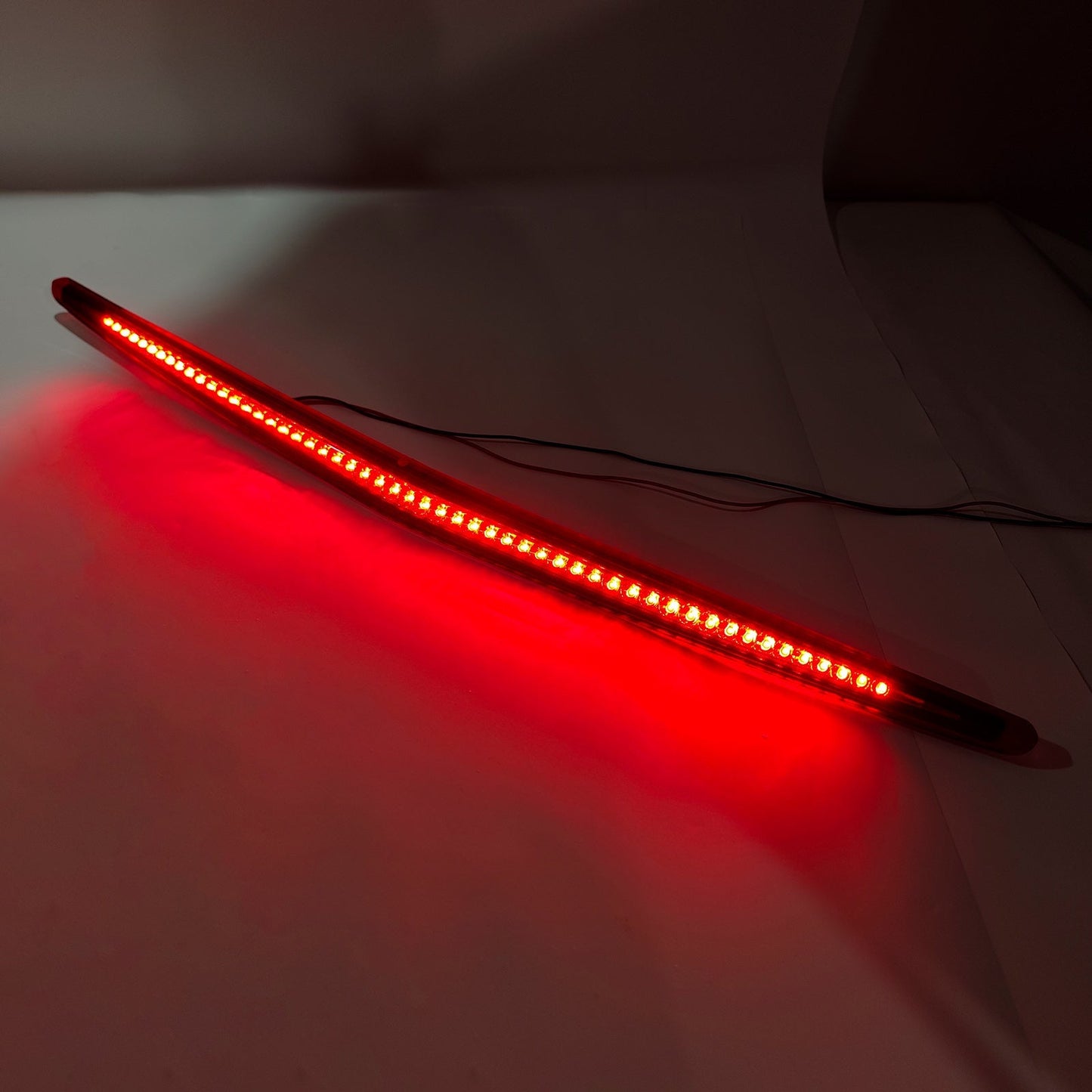 Troisième feu stop arrière à LED pour Cadillac DTS 2006-2011 (25844853)