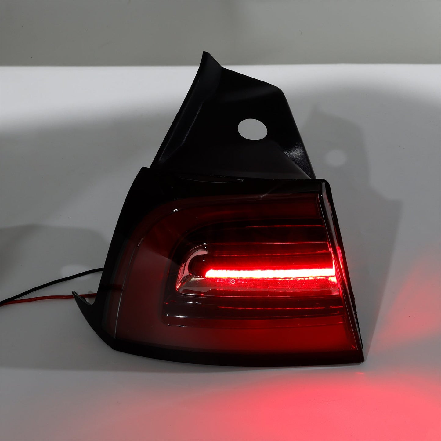 2020-2023 Tesla Model Y 1077399-00 LED Tail Lamp Outer Rear Left Tail Light 3 Pin