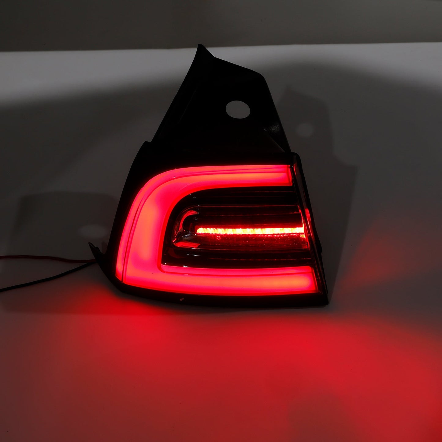 2020-2023 Tesla Model Y 1077399-00 LED Tail Lamp Outer Rear Left Tail Light 3 Pin