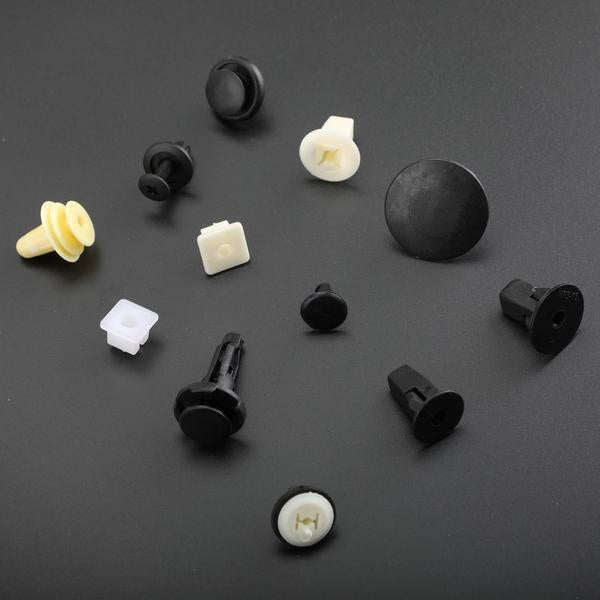 Surtido de 292 clips para molduras de parachoques, capó y guardabarros, y destornillador.