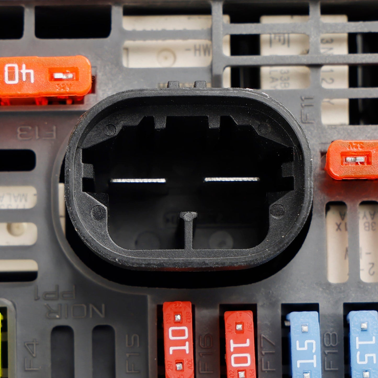 2008-2019 Citroen Berlingo 9666700280 Fuse Box BSM