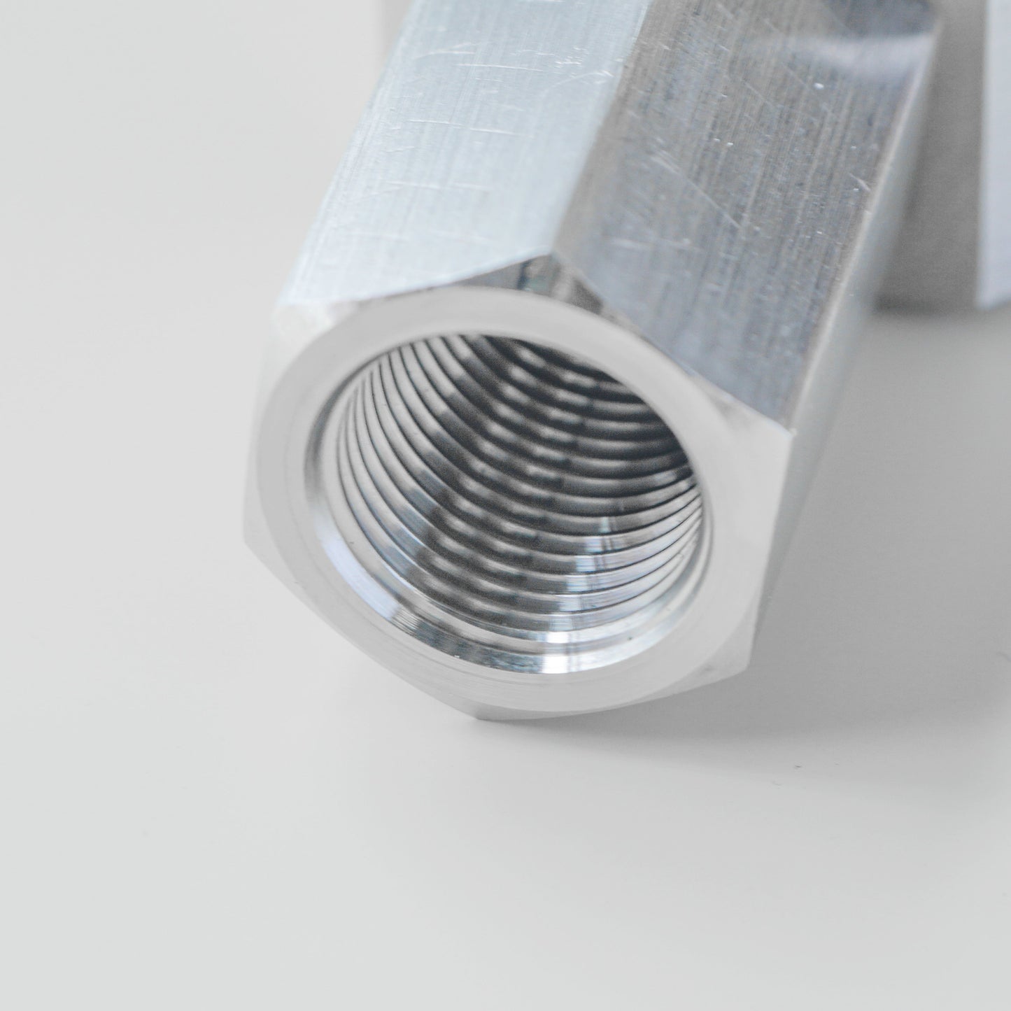 Mini convertidor catalítico de 45 grados, eliminador de sensor de O2, adaptador de luz de verificación del motor CEL M18X1.5